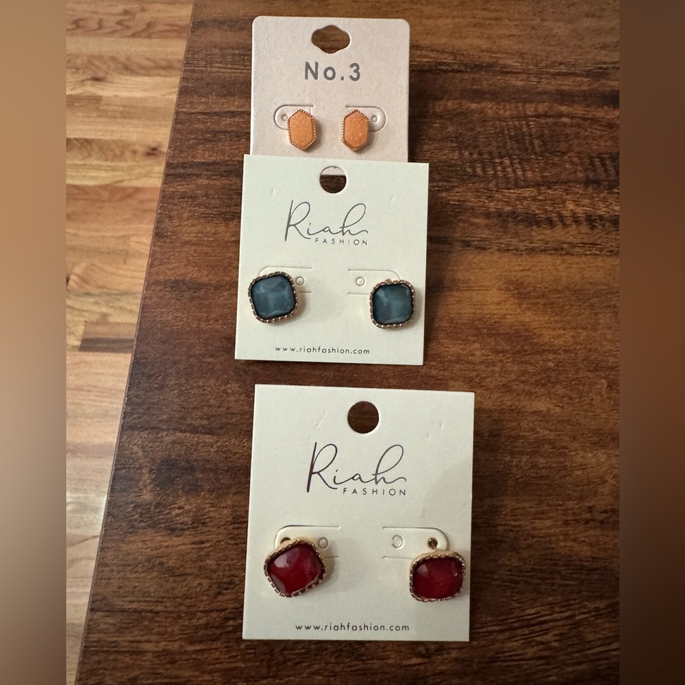 💥FREE Pretty Bundle of Earrings